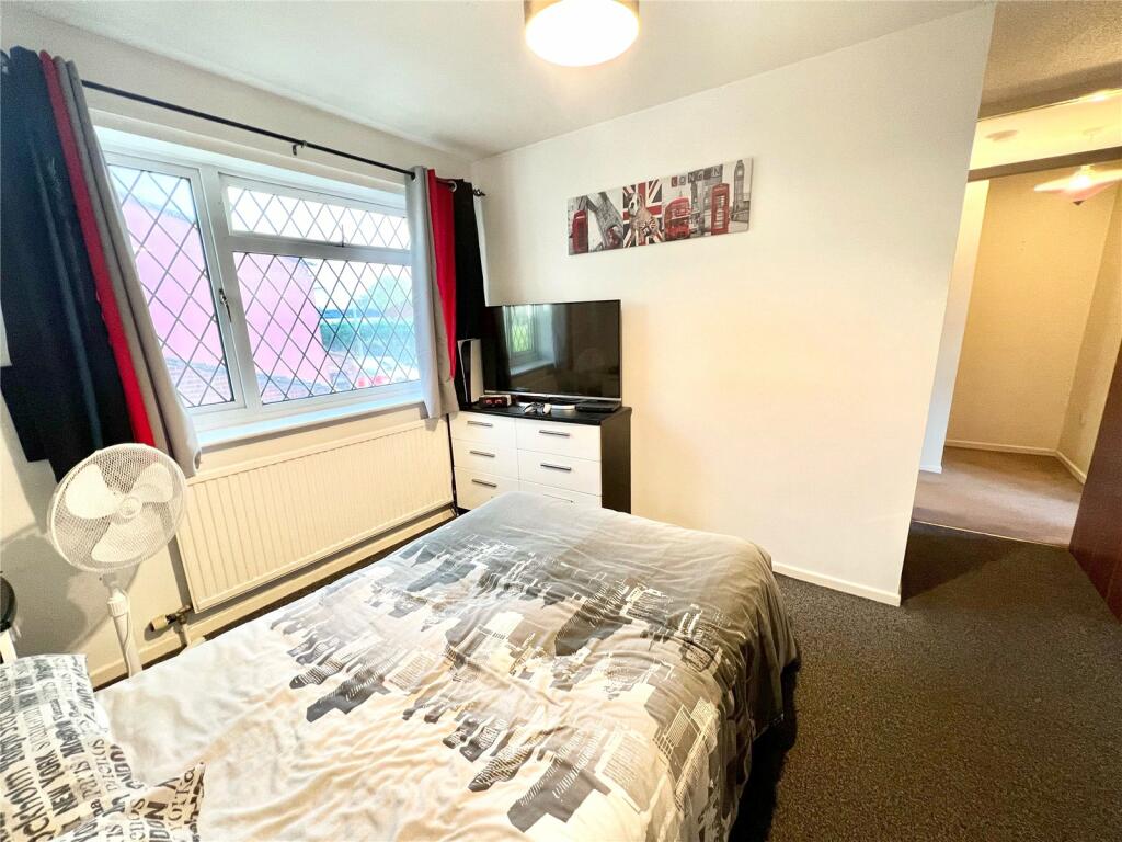 3 bedroom detached house for sale in St Albans Close, Rodbourne