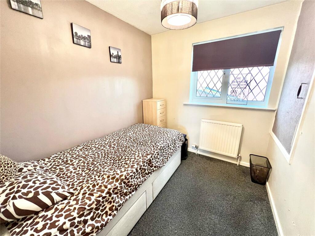 3 bedroom detached house for sale in St Albans Close, Rodbourne