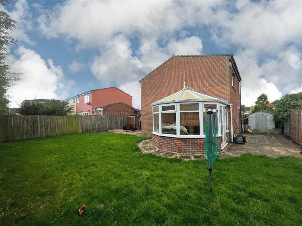 3 bedroom detached house for sale in St Albans Close, Rodbourne