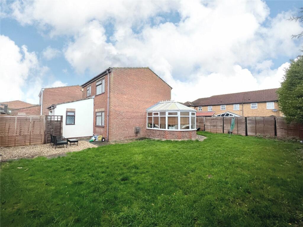 3 bedroom detached house for sale in St Albans Close, Rodbourne