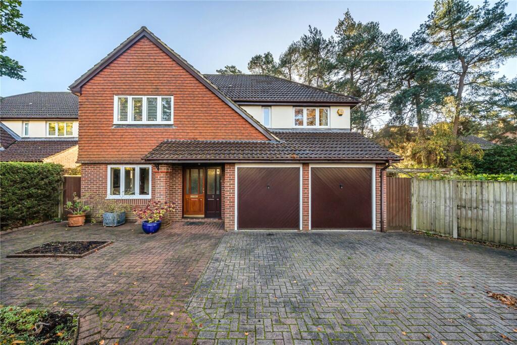 5 bedroom detached house for sale in Edgemoor Road, Frimley, Camberley