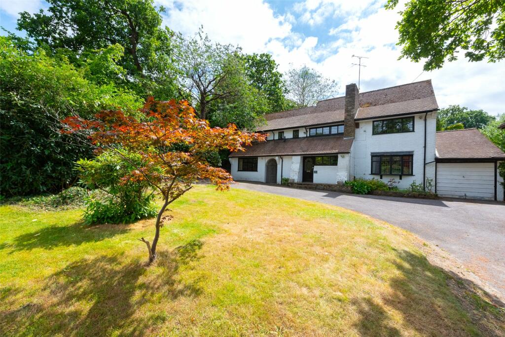 6 bedroom detached house for sale in Brackendale Close, Camberley, Surrey, GU15