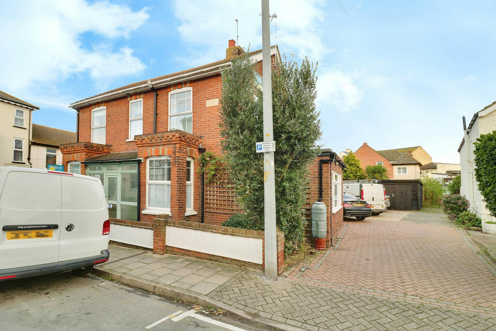 Additional image 2 of Guest House, Walton On The Naze, CO14