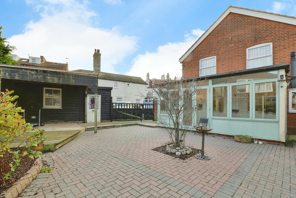 Primary image of Guest House, Walton On The Naze, CO14