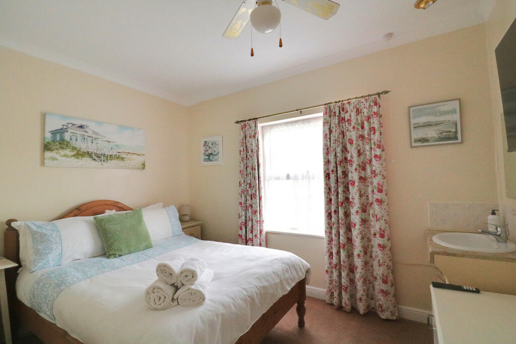 Additional image 5 of Guest House, Walton On The Naze, CO14
