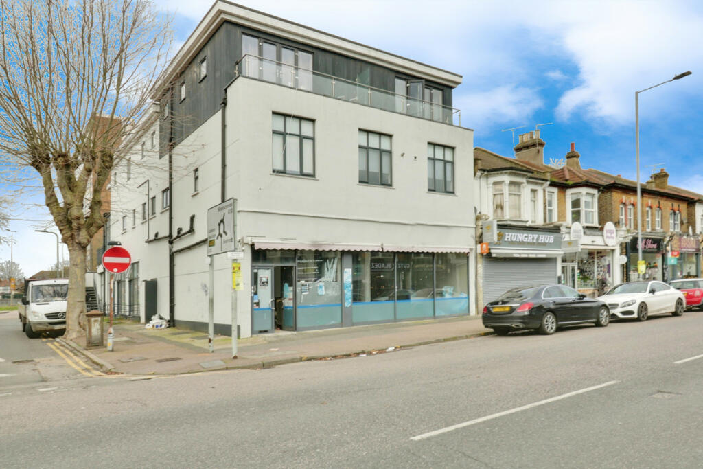 Commercial property to lease in Southchurch Road, Southendonsea, SS1