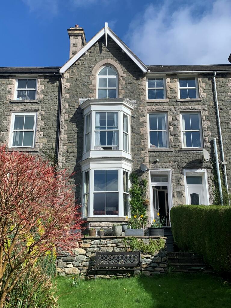 5 bedroom terraced house for sale in 3 Frondirion, Dolgellau, LL40