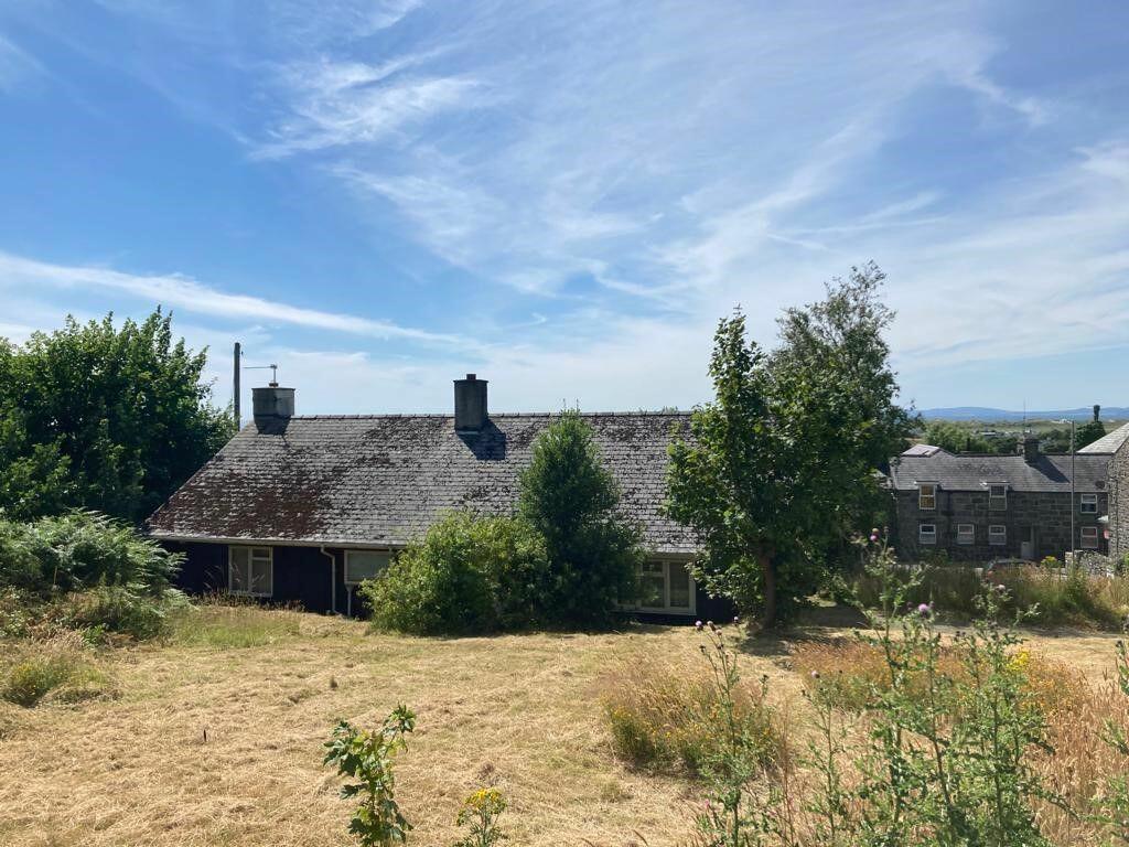 3 bedroom detached bungalow for sale in Berwyn Bungalow, Dyffryn