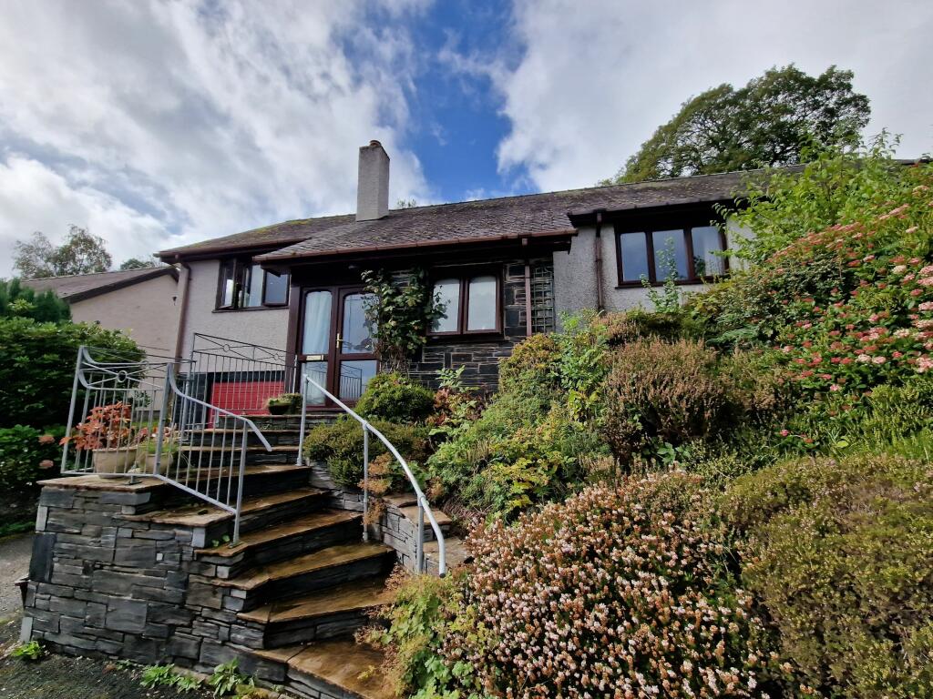 3 bedroom detached house for sale in Bryn Golygfa, Cae Groes, Bala, LL23