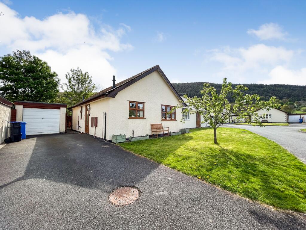 Main image of property: Maes Hir, Corwen