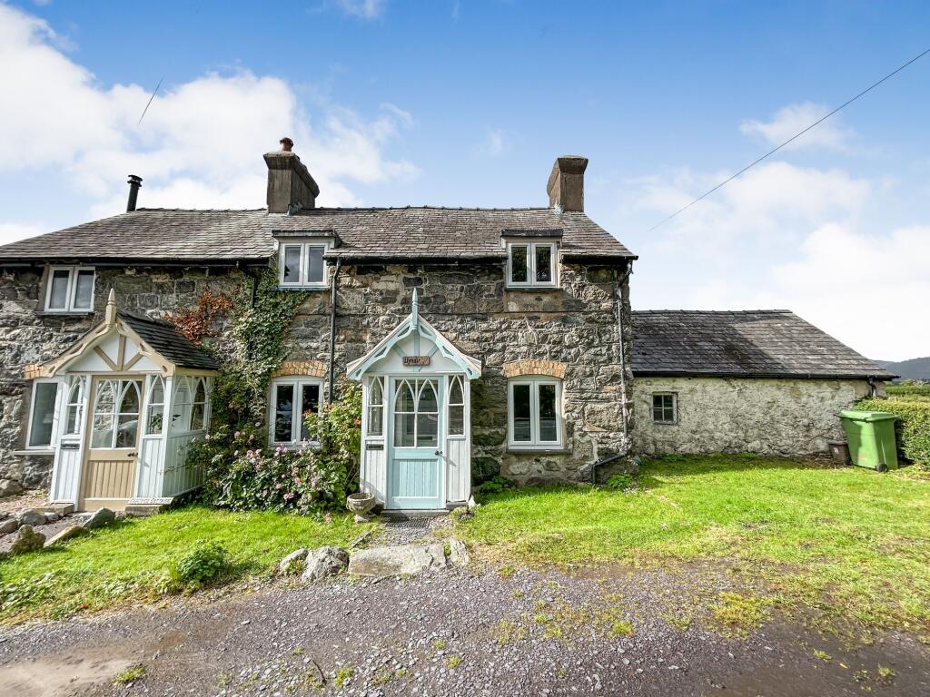 Main image of property: Llyndir, Llanuwchllyn, Bala