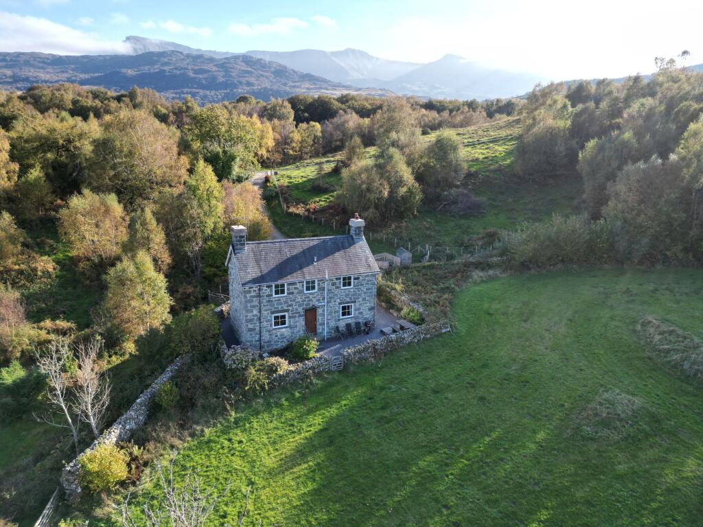 Main image of property: Llwyniarth, Dolgellau