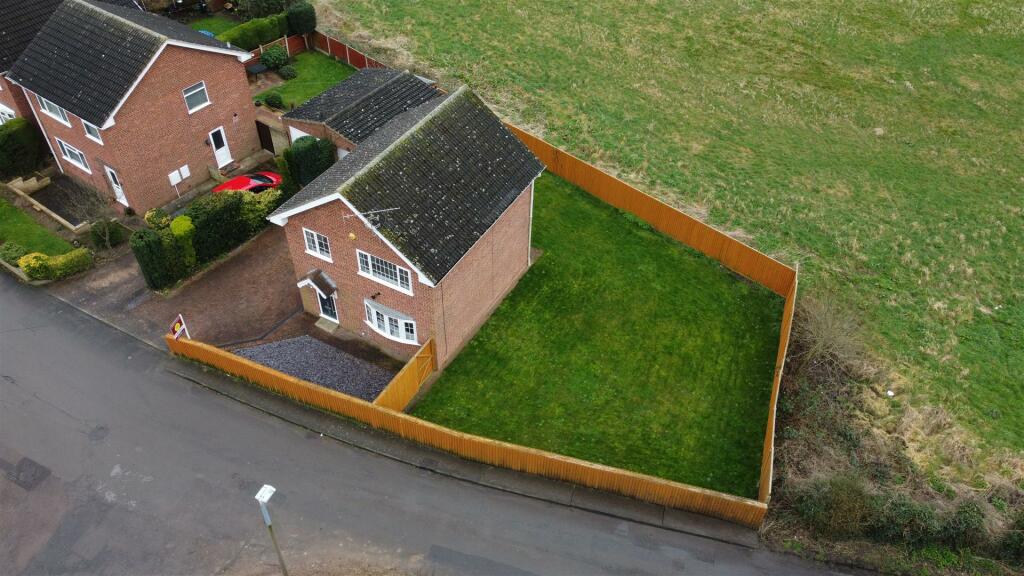 3 bedroom detached house for sale in Bolham Lane, Retford