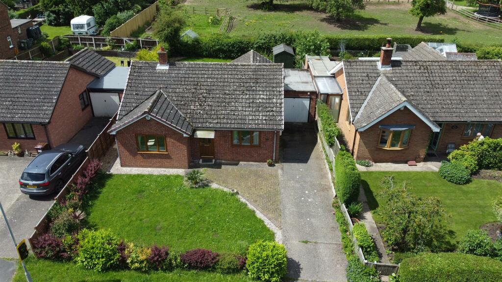 3 bedroom detached bungalow for sale in Leverton Road, SturtonLe