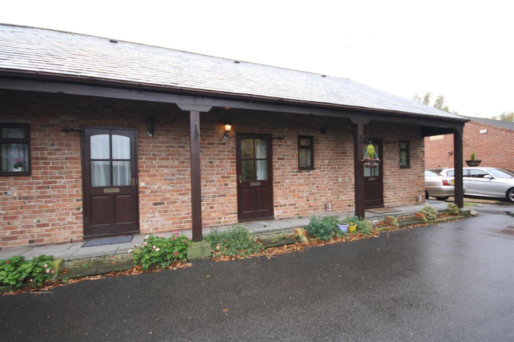 Main image of property: 4 Stud Farm Mews, Great North Road, Weston NG23 6SY