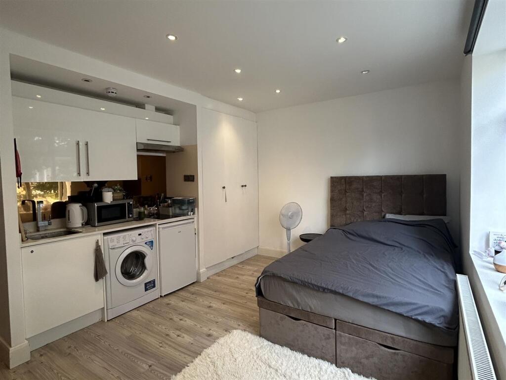 Main image of property: Gunnersbury Lane, Acton