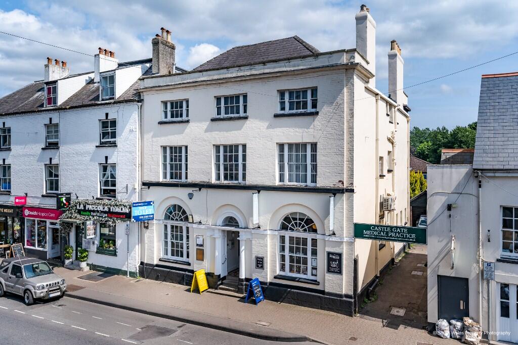 Main image of property: Front Suite, First Floor Chippenham House, 102 Monnow Street, Monmouth, NP25 3EQ