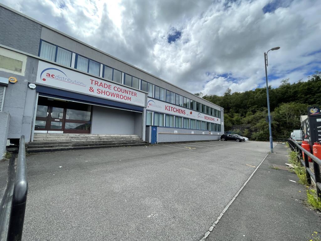 2A Entrance and car park