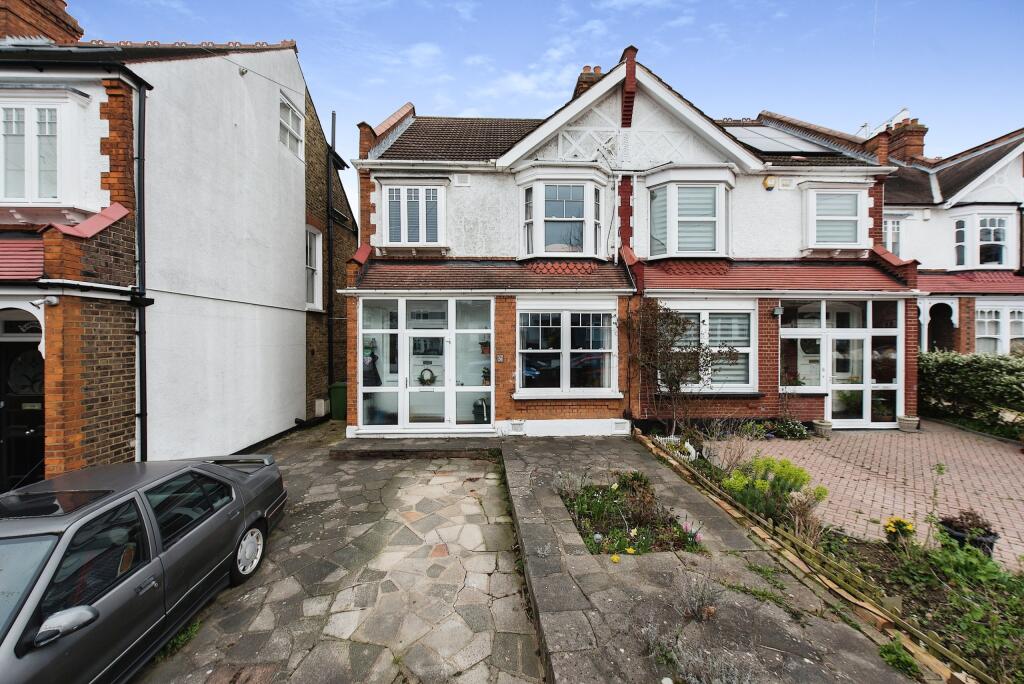 3 bedroom semidetached house for sale in Malden Hill Gardens, New