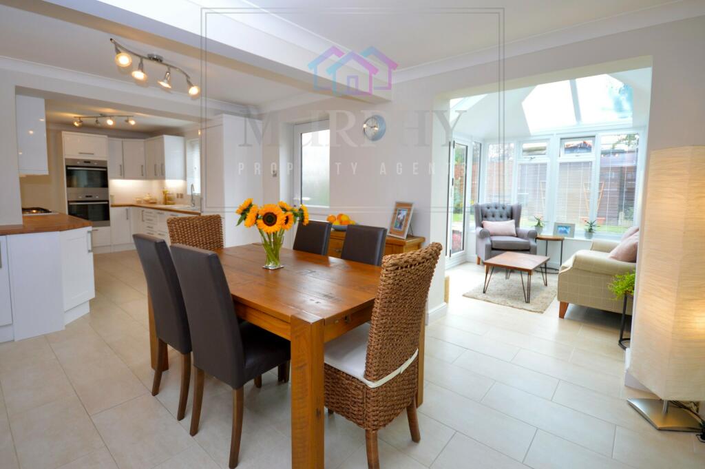 4 bedroom detached house for sale in Mill Gate, Ackworth, Pontefract