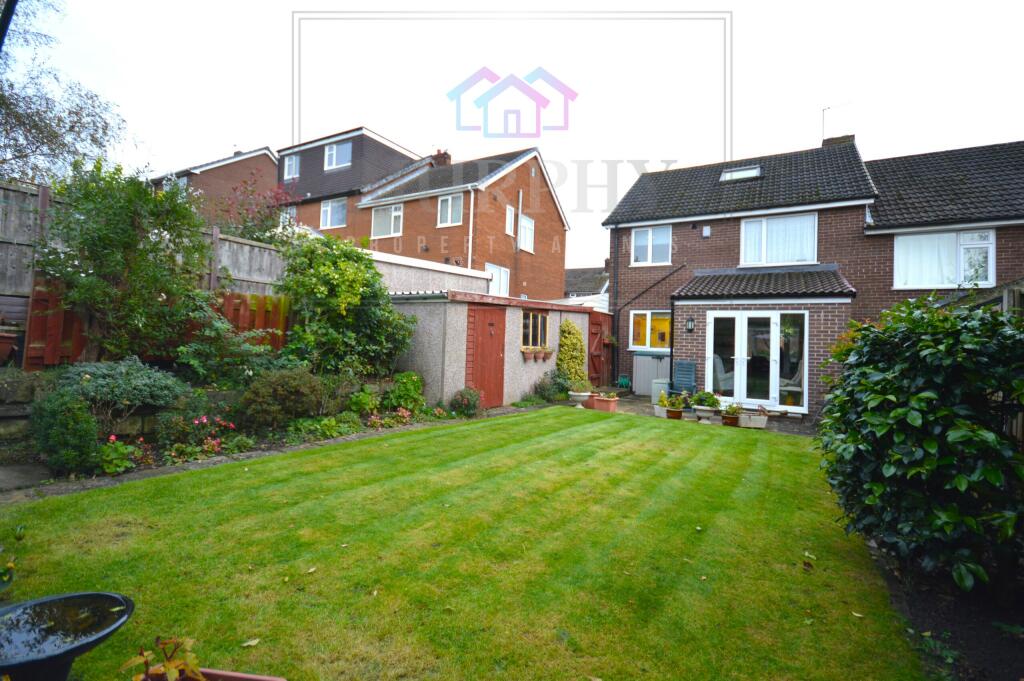 4 bedroom semidetached house for sale in Went Hill Close, High