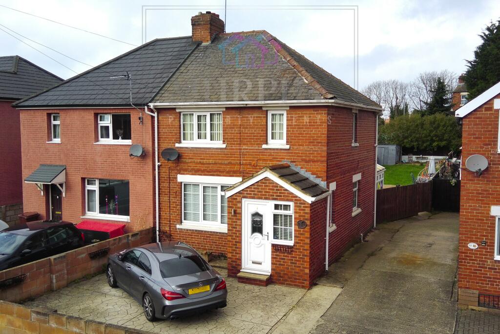 3 bedroom semidetached house for sale in Westfield Avenue, Knottingley
