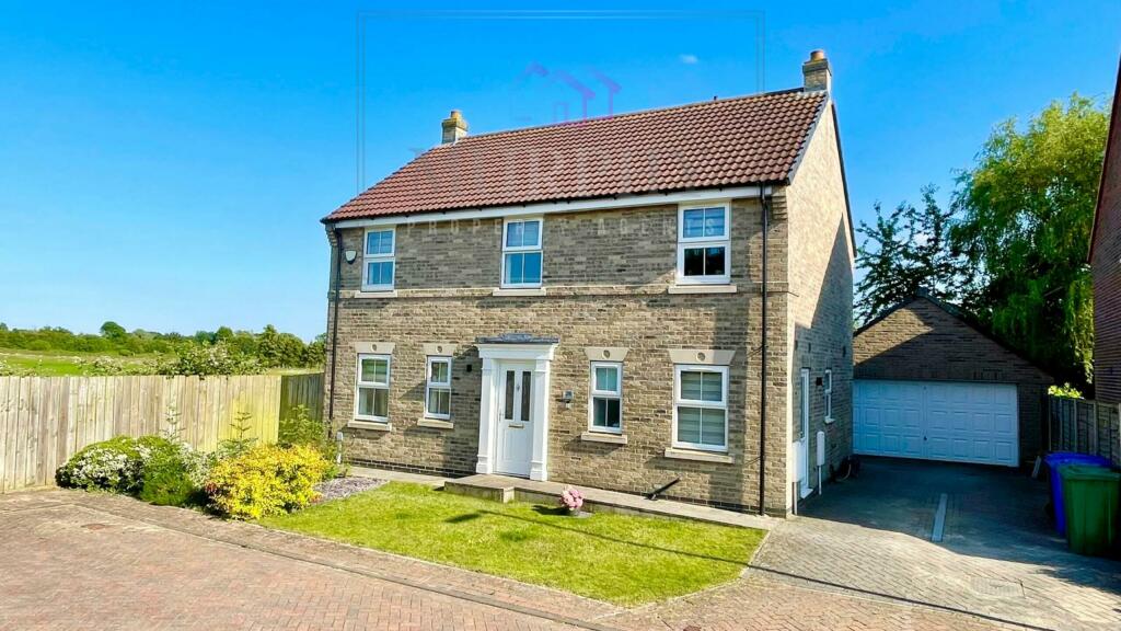 4 bedroom detached house for sale in Wentworth Close, Gilberdyke, HU15
