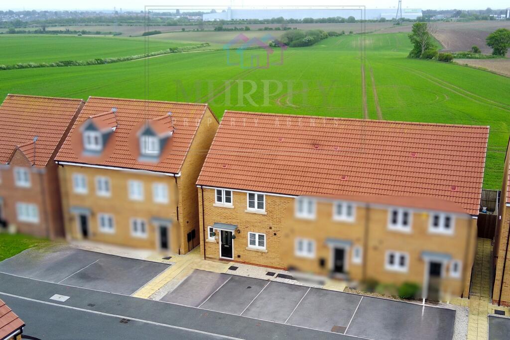 3 bedroom end of terrace house for sale in Heather Drive, Pontefract, WF8