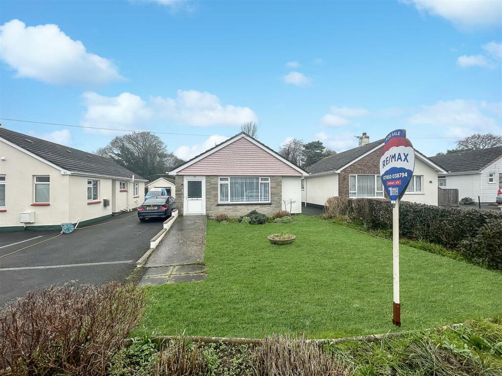 2 bedroom detached bungalow for sale in Tarrs Avenue, Kingsteignton
