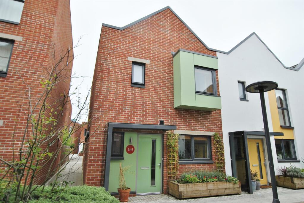 3 bedroom town house for rent in Paintworks, Arnos Vale, Bristol, BS4