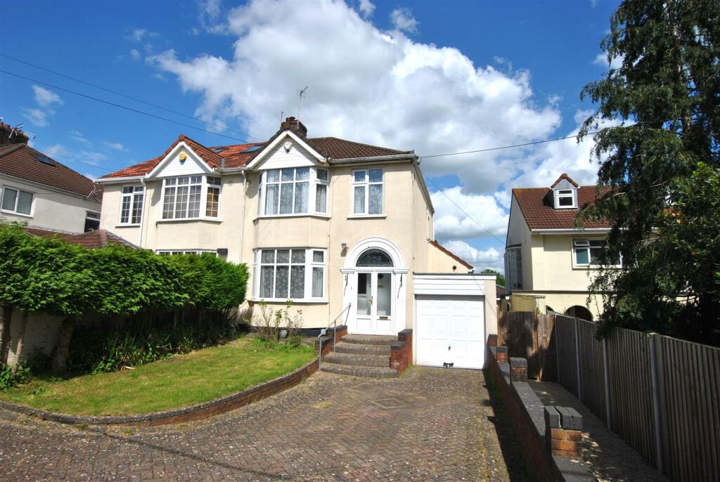 3 bedroom semidetached house for sale in Wells Road, Whitchurch