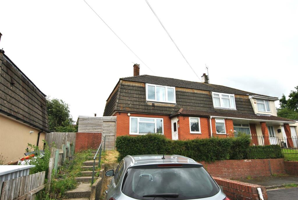 3 bedroom semidetached house for sale in Tynte Avenue, Hartcliffe, Bristol, BS13