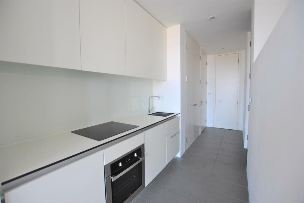 Additional property image - Lake Shore Drive, Bristol