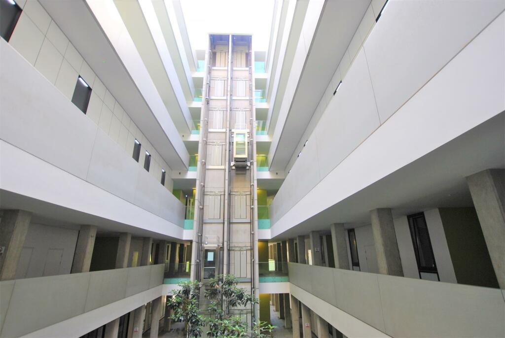 Additional property image - Lake Shore Drive, Bristol