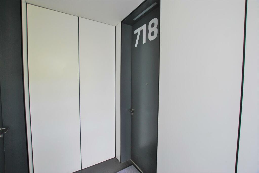 Additional property image - Lake Shore Drive, Bristol