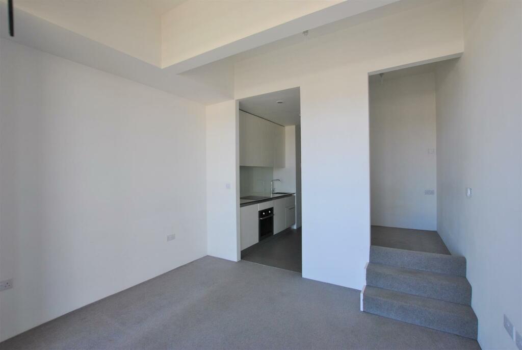 Additional property image - Lake Shore Drive, Bristol