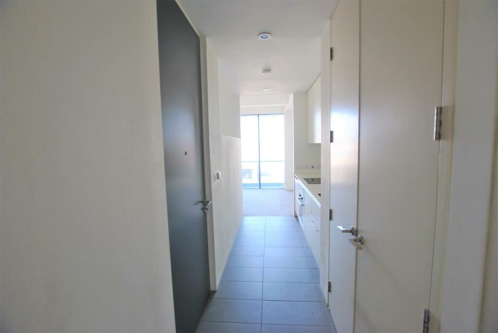 Additional property image - Lake Shore Drive, Bristol