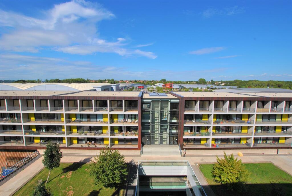 Additional property image - Lake Shore Drive, Bristol