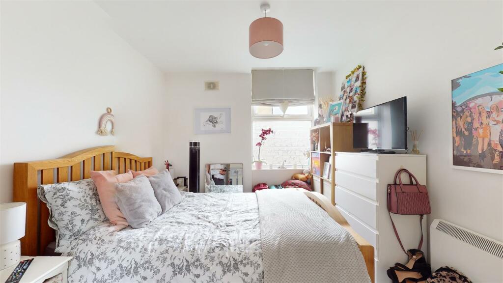 Additional property image - Hanham Road, Bristol