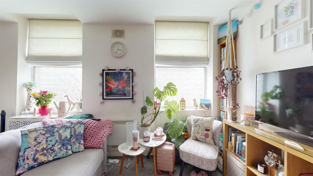 Additional property image - Hanham Road, Bristol