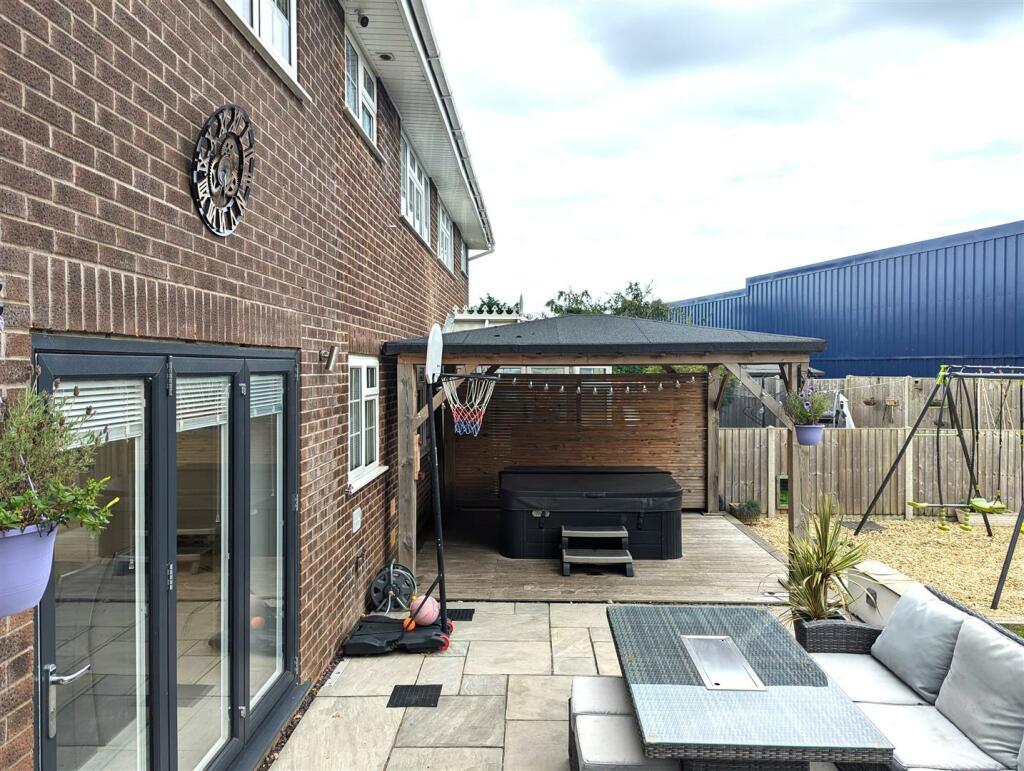Additional property image - Regency Drive, Bristol