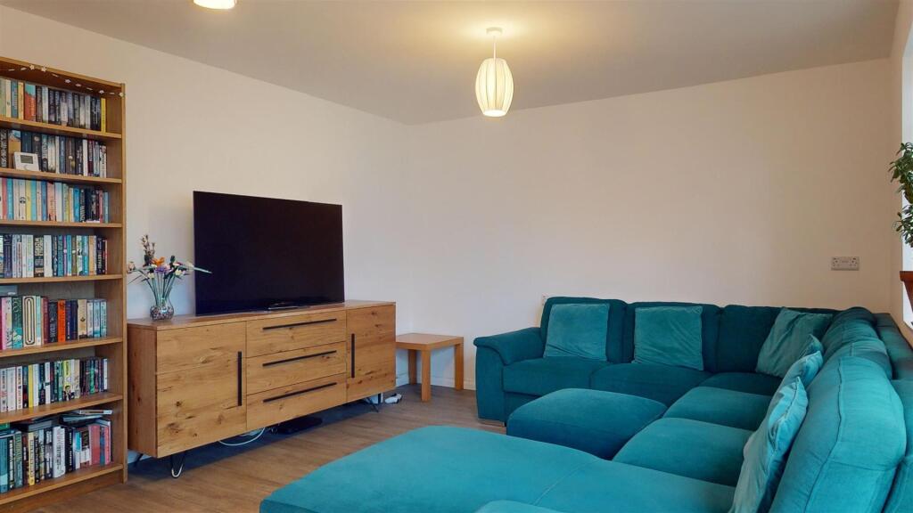 Additional property image - Pynne Close, Stockwood, Bristol