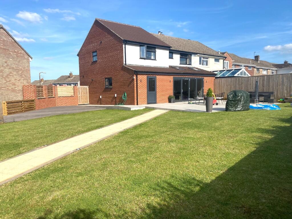 5 bedroom semidetached house for sale in Brummel Way, Paulton, Bristol