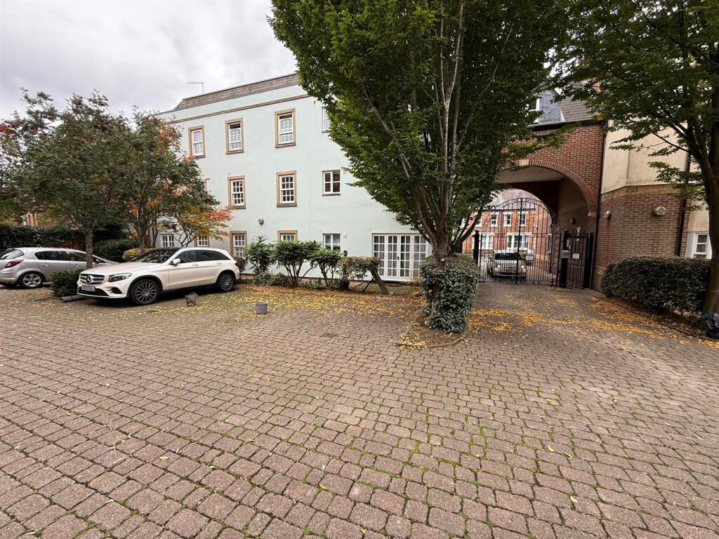 Main image of property: Castle Mews, St Thomas Street, Oxford