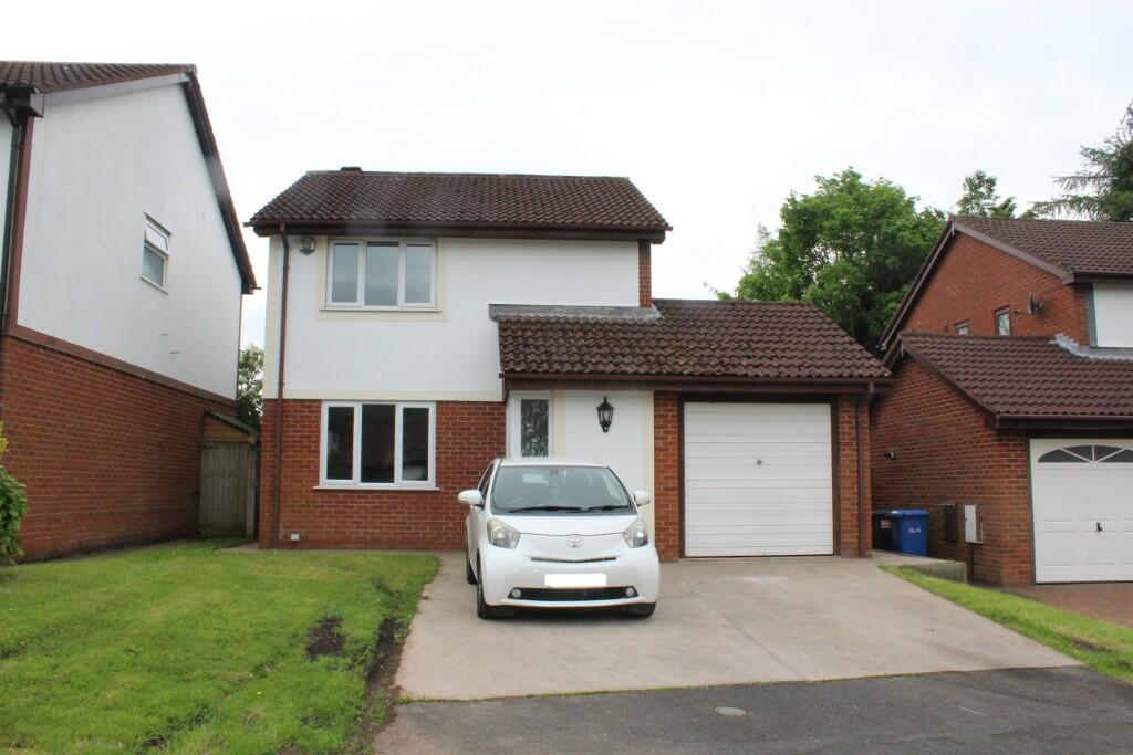 3 bedroom detached house for sale in Blackthorn Croft, Clayton Le Woods