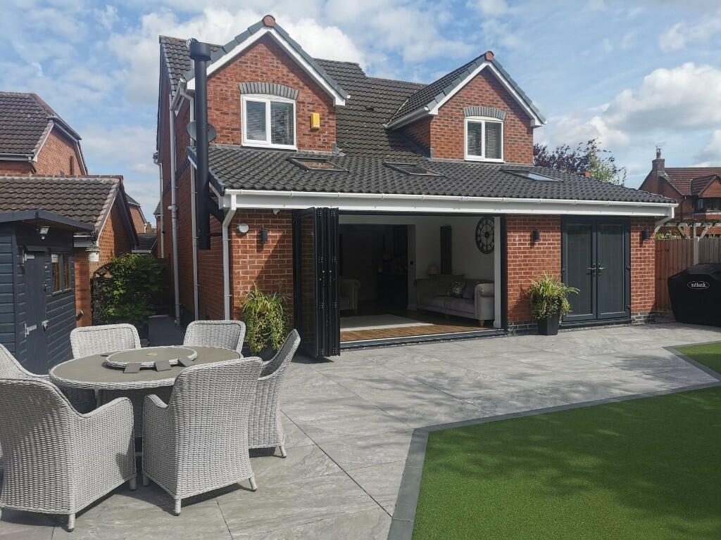 4 bedroom detached house for sale in Austin Close, Leyland, Lancashire