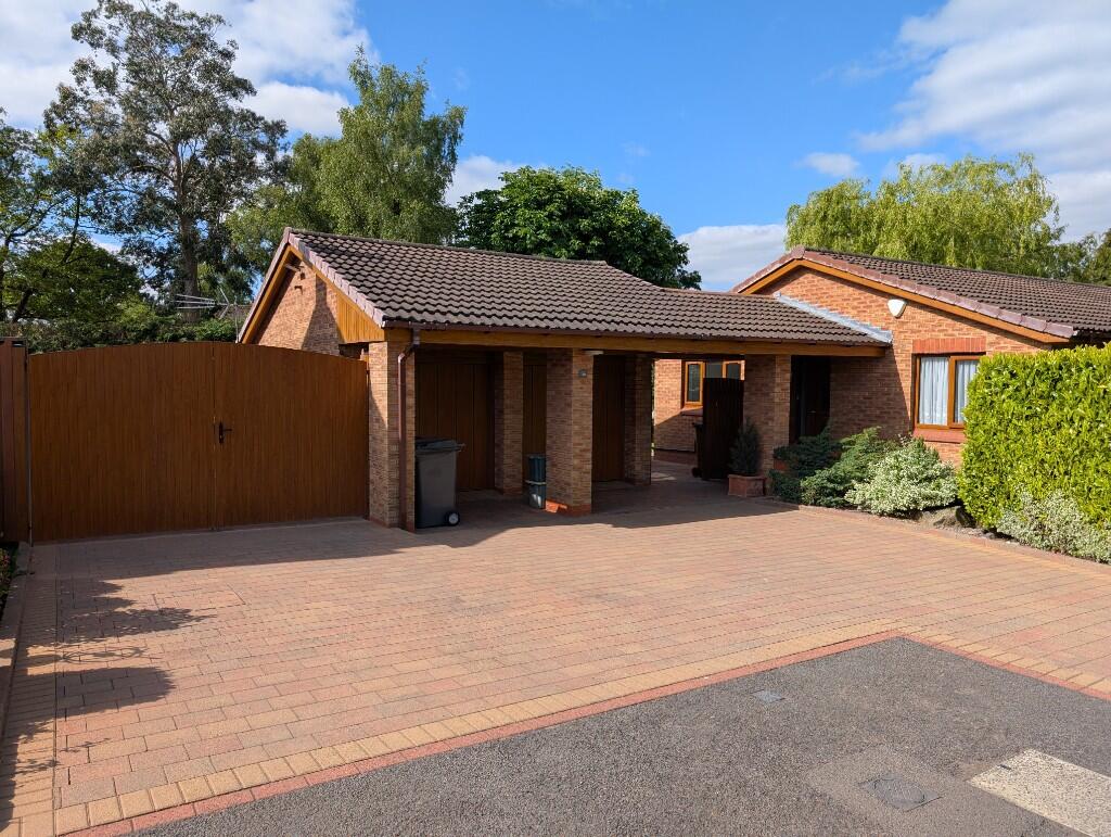 Main image of property: Fossdale Moss, Leyland, Lancashire, PR26