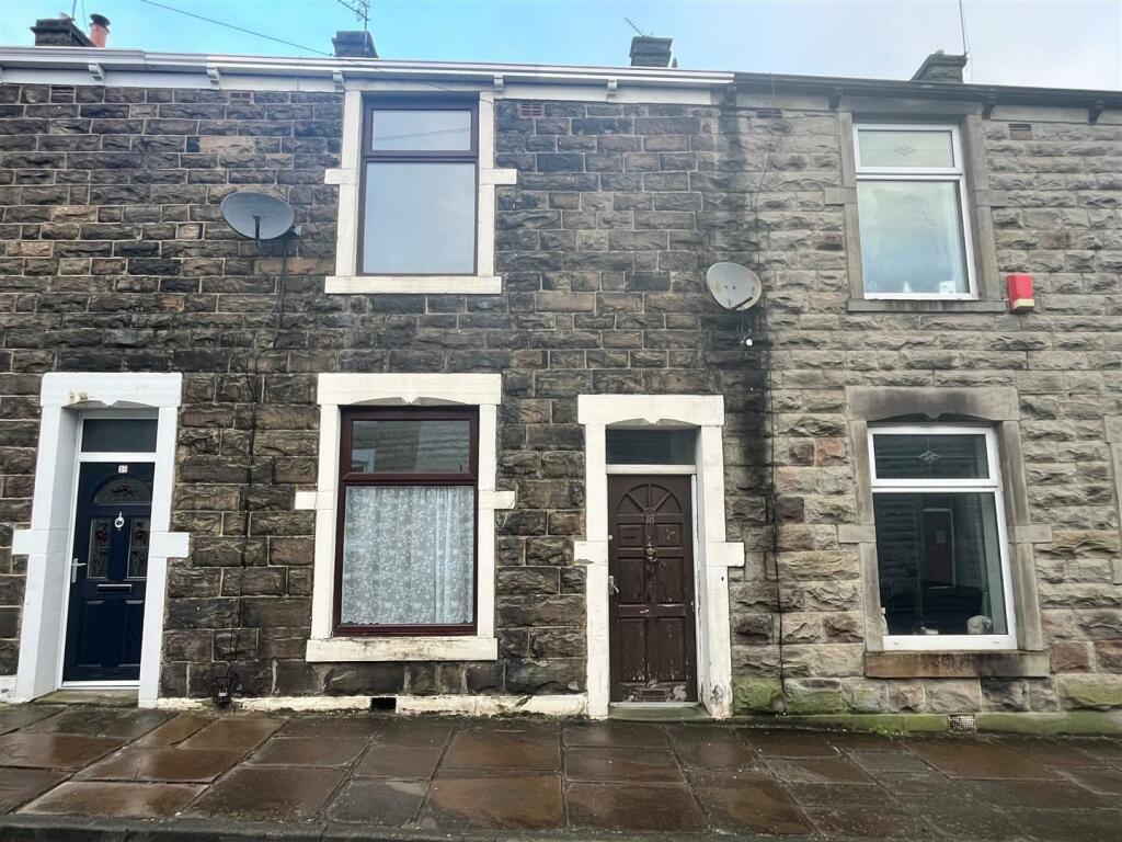 2 bedroom terraced house for sale in Bridge Street, Rishton, BB1