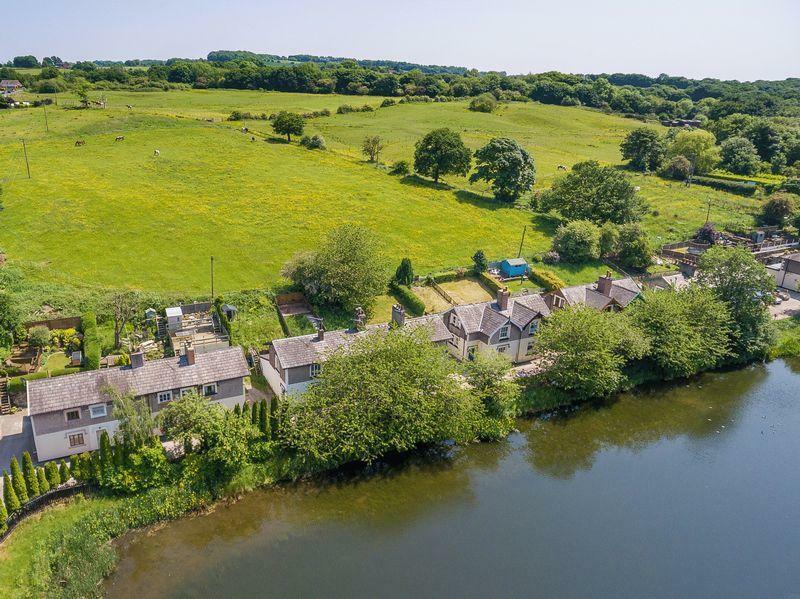 2 bedroom cottage for sale in Lakeside Cottages, Standish, Wigan, WN1