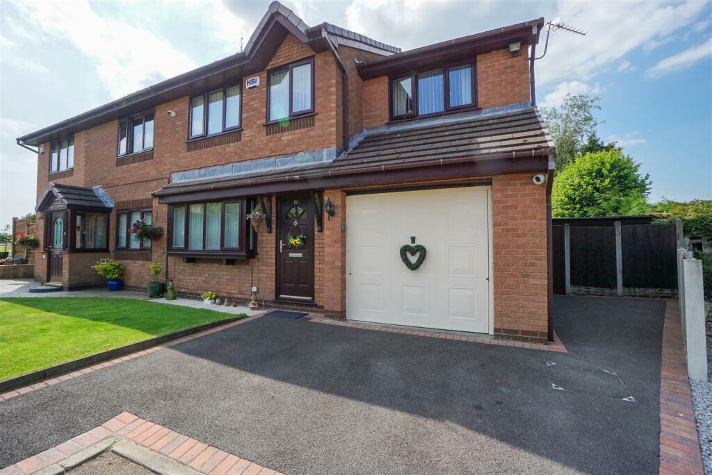 Main image of property: Park Meadow, Westhoughton, Bolton